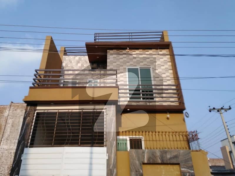 خیابان کالونی 3 فیصل آباد میں 4 کمروں کا 3 مرلہ مکان 80 لاکھ میں برائے فروخت۔