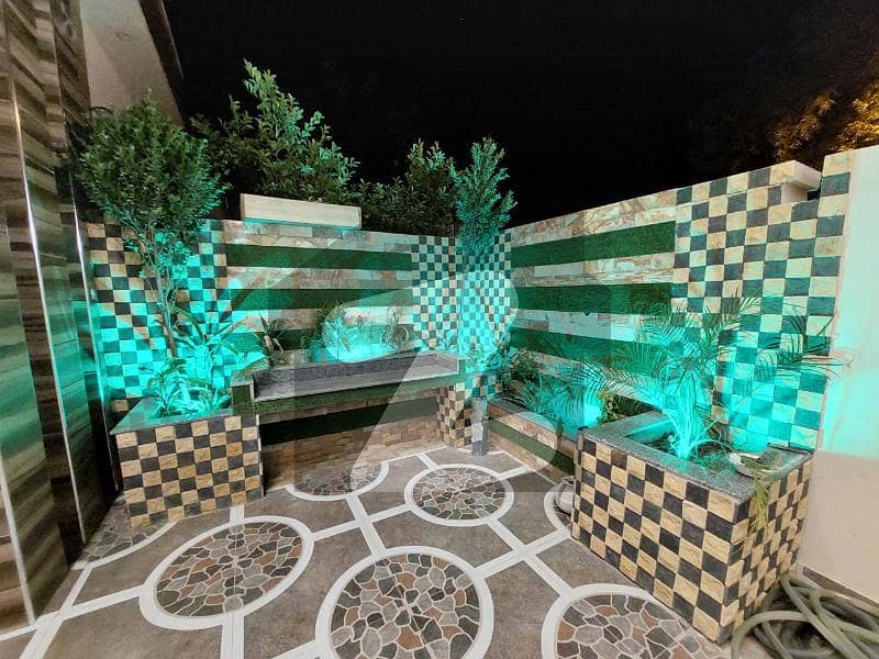 Facing Park Luxurious Banglow Facing Park Luxurious Banglow