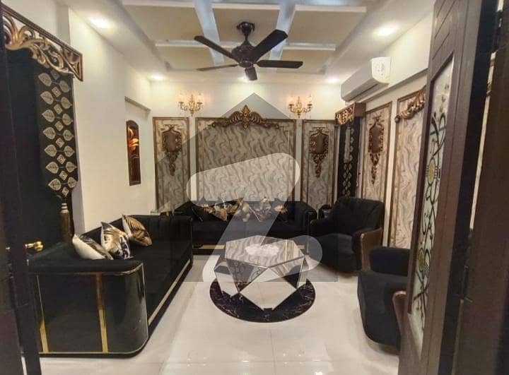 پارسی کالونی جمشید ٹاؤن کراچی میں 2 کمروں کا 5 مرلہ فلیٹ 2.6 کروڑ میں برائے فروخت۔