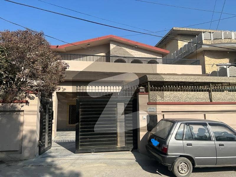 10 Marla House New Lalazar 3bedrooms Double Story House Near To Foundation University