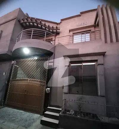 حاجی آباد فیصل آباد میں 3 کمروں کا 5 مرلہ مکان 1.3 کروڑ میں برائے فروخت۔