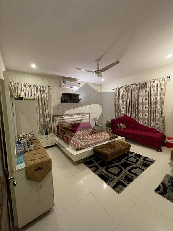 ڈی ایچ اے فیز 6 ڈی ایچ اے کراچی میں 5 کمروں کا 12 مرلہ مکان 7.9 کروڑ میں برائے فروخت۔