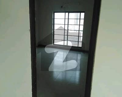 A Spacious 5 Marla Flat In DHA Phase 3