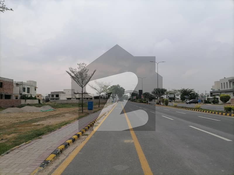 ڈیفینس روڈ لاہور میں 2 کنال کمرشل پلاٹ 3.2 کروڑ میں برائے فروخت۔