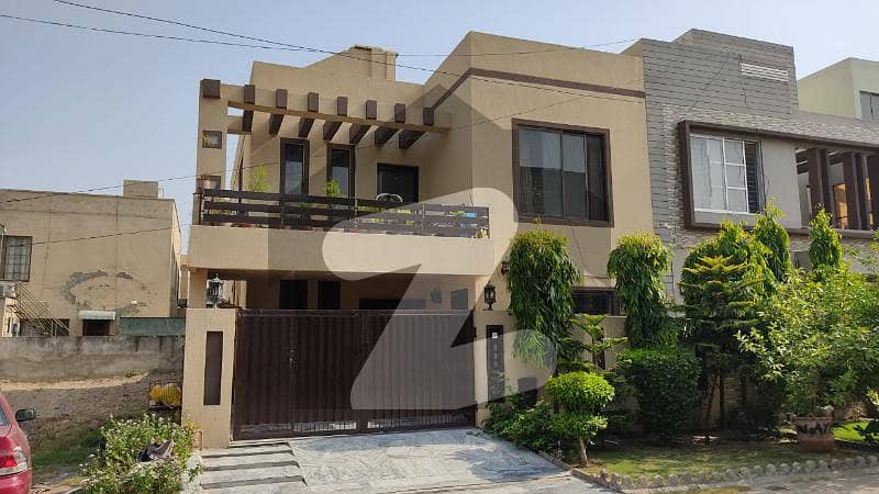 8 Marla Old House In The Price Of 5 Marla Heart Of Bahria Town Ideal Location