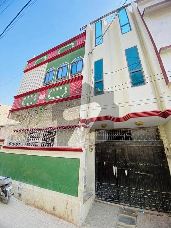 اورنگی ٹاؤن - سیکٹر 15 ڈی اورنگی ٹاؤن کراچی میں 5 کمروں کا 4 مرلہ مکان 1.1 کروڑ میں برائے فروخت۔