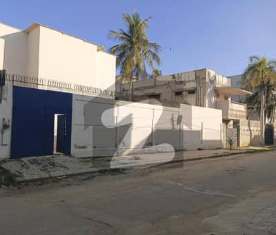 600  Yards Banglow For Silent Commercial House For Rent