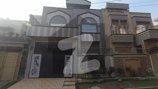 علی عالم گاڈرن لاہور میں 5 کمروں کا 8 مرلہ مکان 2.5 کروڑ میں برائے فروخت۔