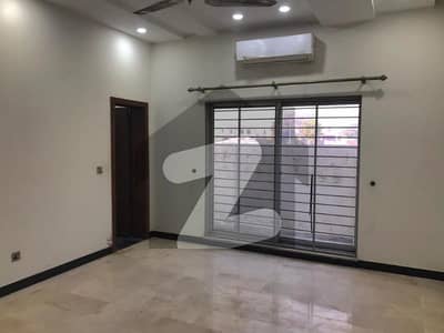 Dha Phase 6, Kanal Lower Portion For Rent 3 Bedroom Prime Location