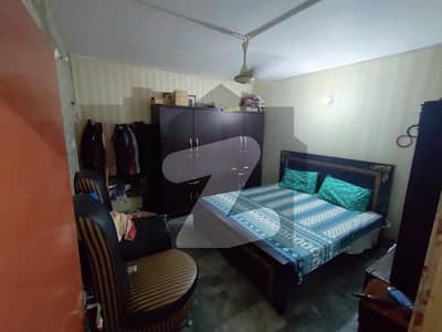 کینال پارک گلبرگ لاہور میں 4 کمروں کا 5 مرلہ مکان 1.5 کروڑ میں برائے فروخت۔