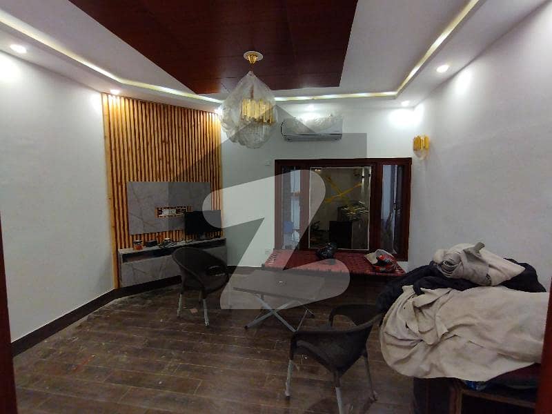 کلفٹن کراچی میں 4 کمروں کا 7 مرلہ مکان 7 کروڑ میں برائے فروخت۔