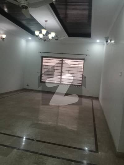 Building For Sale 9 Shops Top Location 3 Lac 50 Thousand Rent Value