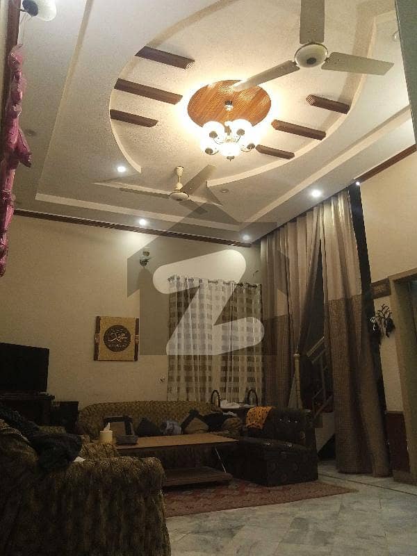 گوشہ احباب ۔ فیز 2 گوشہء احباب لاہور میں 2 کمروں کا 5 مرلہ مکان 90 لاکھ میں برائے فروخت۔