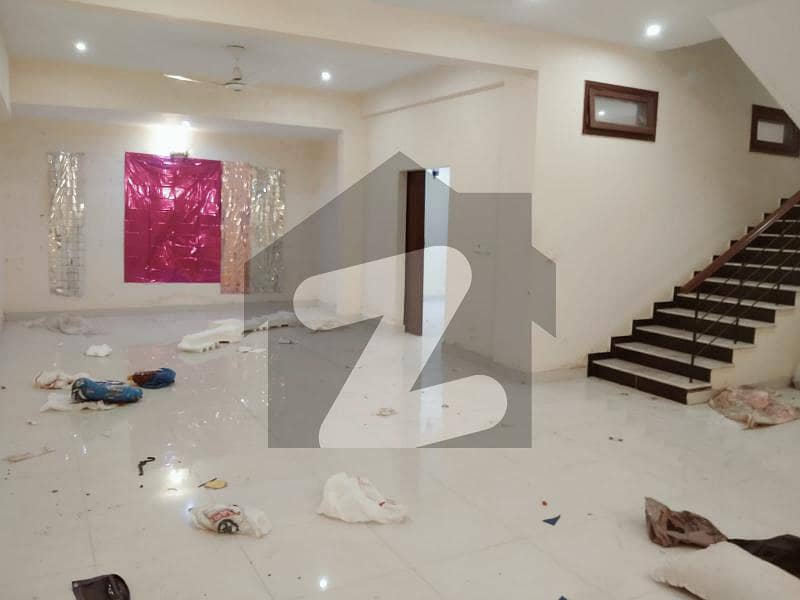 ڈی ایچ اے فیز 8 ڈی ایچ اے کراچی میں 5 کمروں کا 5 مرلہ مکان 1.4 لاکھ میں کرایہ پر دستیاب ہے۔