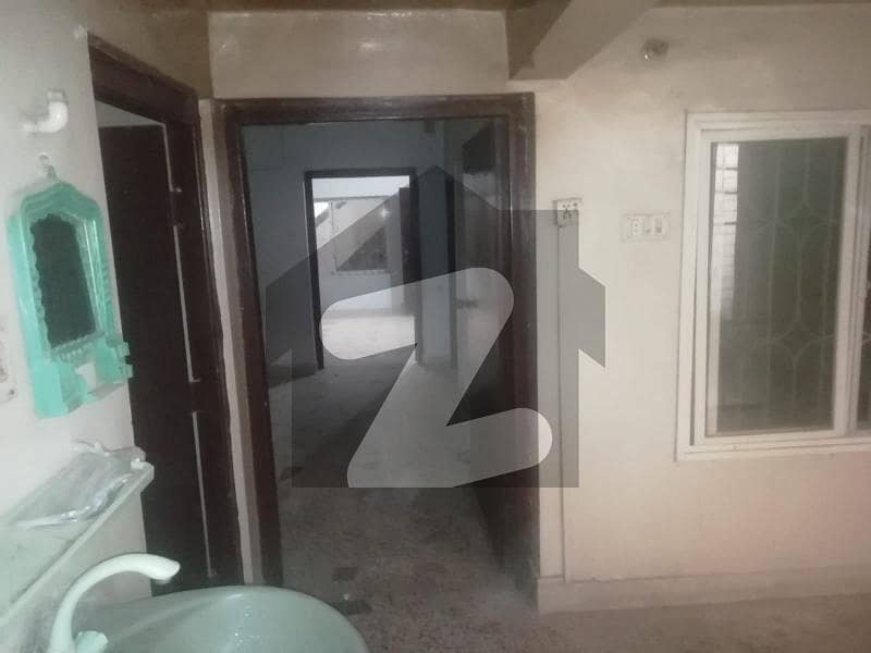 عزیز آباد گلبرگ ٹاؤن کراچی میں 4 کمروں کا 5 مرلہ مکان 1.8 کروڑ میں برائے فروخت۔