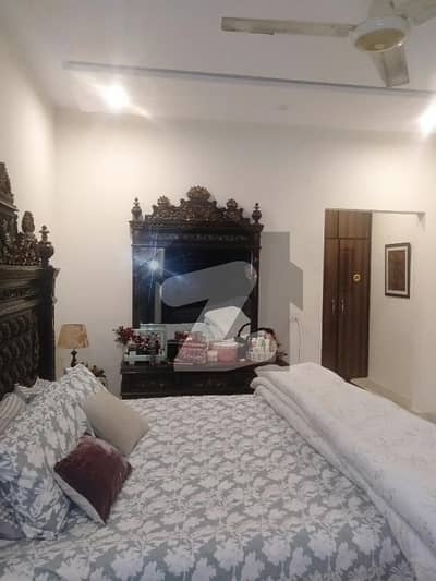 رضا ٹاؤن فیصل آباد میں 5 کمروں کا 10 مرلہ مکان 3.1 کروڑ میں برائے فروخت۔