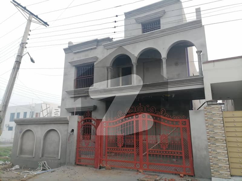 Grey Structure 10 Marla House For sale In Garden Town Phase 2 - Block E Gujranwala