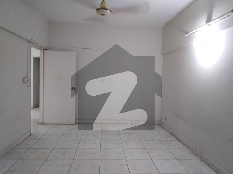 کلفٹن ۔ بلاک 5 کلفٹن کراچی میں 4 کمروں کا 15 مرلہ فلیٹ 4.1 کروڑ میں برائے فروخت۔