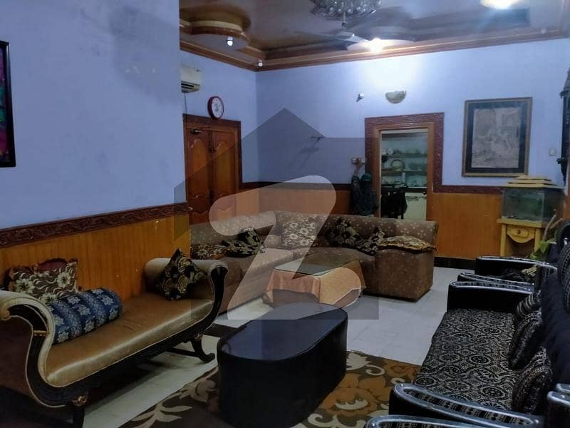 ولائیت آباد ملتان میں 6 کمروں کا 12 مرلہ مکان 1.7 کروڑ میں برائے فروخت۔