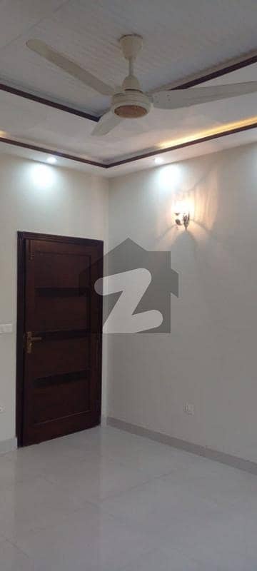 Investors Should rent This Upper Portion Located Ideally In Nasheman-e-Iqbal