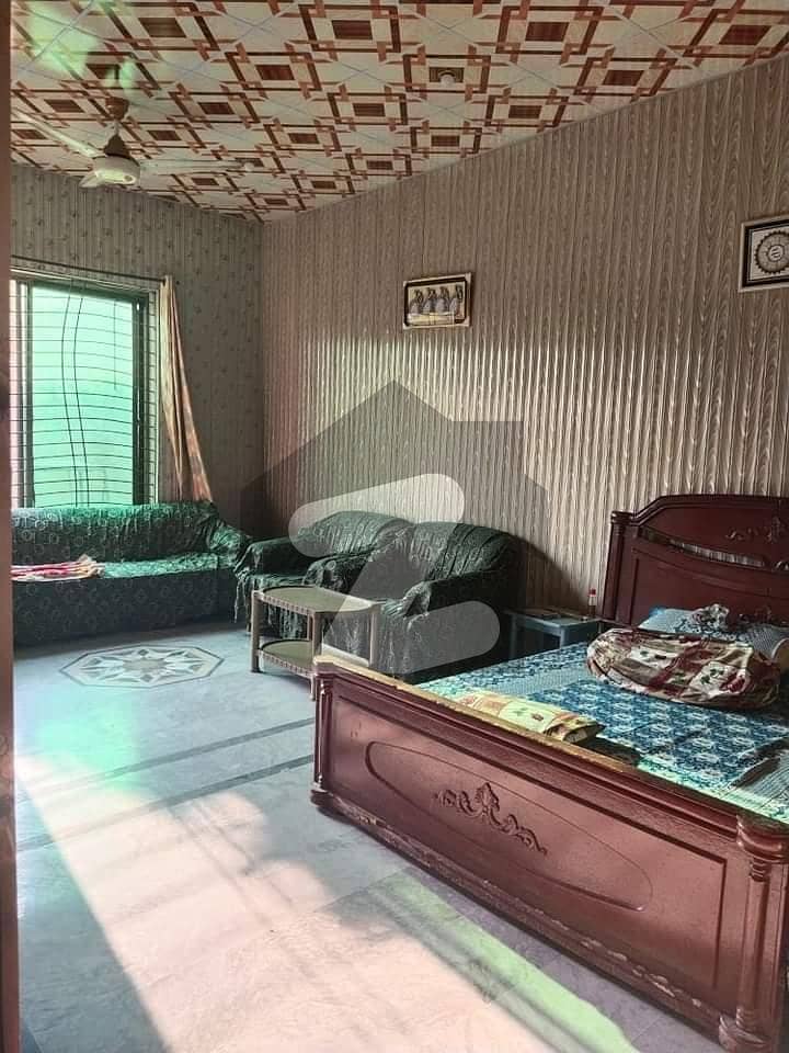 رحمت اللہ ٹاؤن اوکاڑہ میں 6 کمروں کا 10 مرلہ مکان 3 کروڑ میں برائے فروخت۔