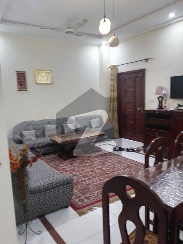 یونیورسٹی ٹاؤن پشاور میں 4 کمروں کا 7 مرلہ فلیٹ 1.3 کروڑ میں برائے فروخت۔