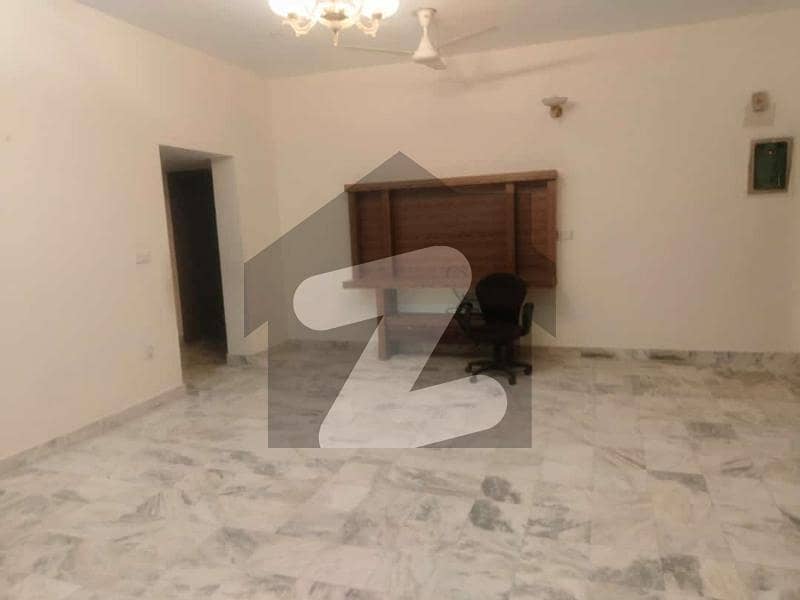 این ایف سی 2 - بلاک ڈی این ایف سی 2 لاہور میں 5 کمروں کا 1 کنال بالائی پورشن 75 ہزار میں کرایہ پر دستیاب ہے۔