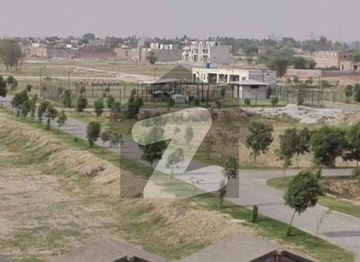 سفاری گارڈن ہاؤسنگ سکیم لاہور میں 5 مرلہ رہائشی پلاٹ 12 لاکھ میں برائے فروخت۔