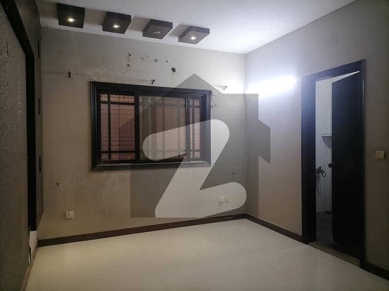 الہلال سوسائٹی کراچی میں 4 کمروں کا 12 مرلہ بالائی پورشن 3.3 کروڑ میں برائے فروخت۔