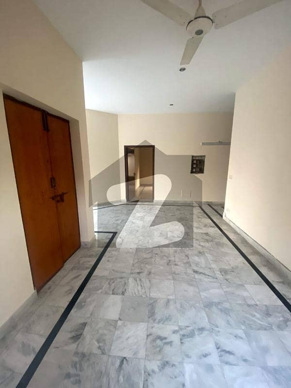 ڈی ایچ اے فیز 3 ڈیفنس (ڈی ایچ اے) لاہور میں 3 کمروں کا 1 کنال بالائی پورشن 85 ہزار میں کرایہ پر دستیاب ہے۔