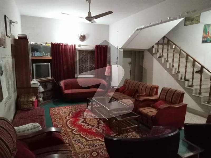 نارتھ ناظم آباد ۔ بلاک ایس نارتھ ناظم آباد کراچی میں 6 کمروں کا 17 مرلہ مکان 4 کروڑ میں برائے فروخت۔