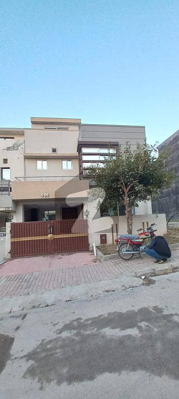 Gorgeous 1125 Square Feet House For Rent Available In Bahria Town Phase 8 - Rafi Block