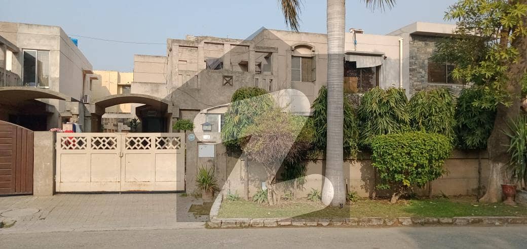 12 Marla House For sale In Eden Avenue Lahore