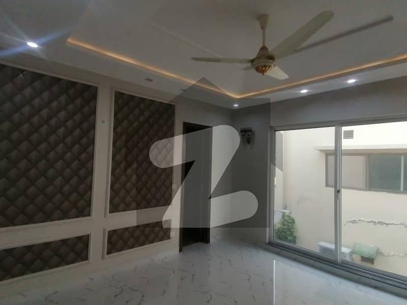 10 Marla House In Beautiful Location Of Bahria Town - Talha Block In Lahore