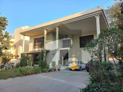 2 Kanal Beautiful House Available For Rent In Mm Alam Road