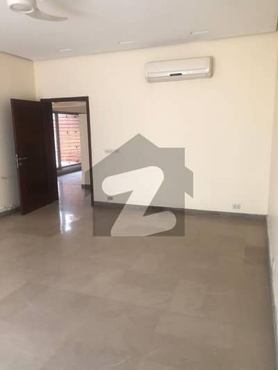 2 kanal Upper Portion Available for Rent