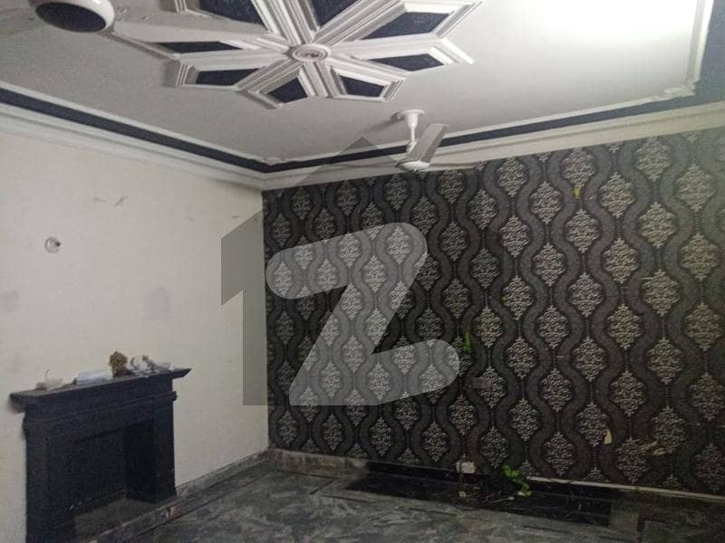 فیصل ٹاؤن ۔ بلاک ڈی فیصل ٹاؤن لاہور میں 4 کمروں کا 8 مرلہ مکان 2.5 کروڑ میں برائے فروخت۔