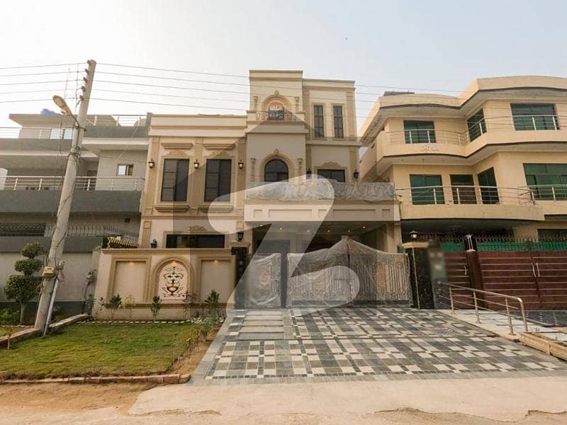House In Formanites Housing Scheme - Block M Sized 10 Marla Is Available
