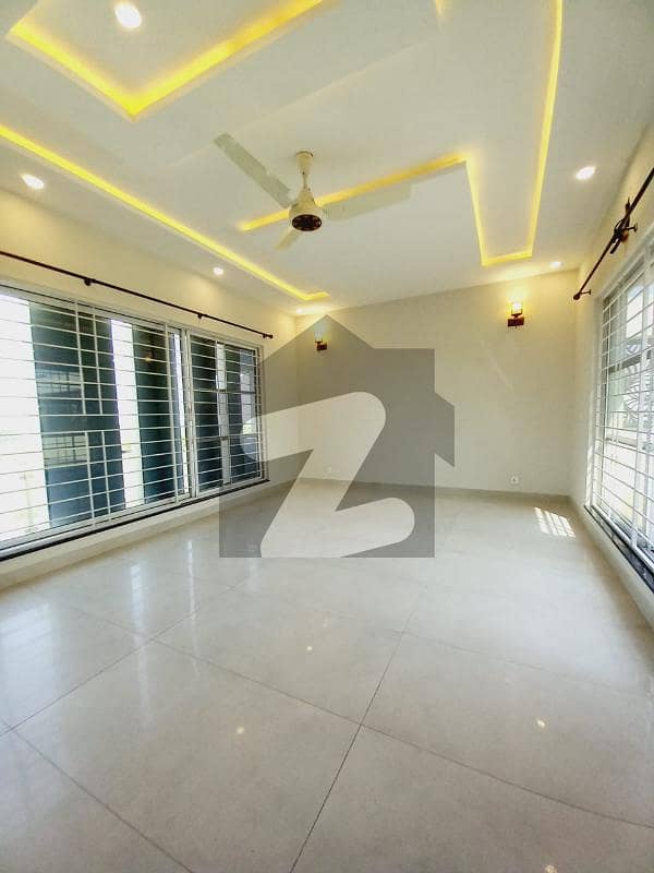 Prime Location 1 Kanal Full House available For Rent In DHA Phase 7 V Block