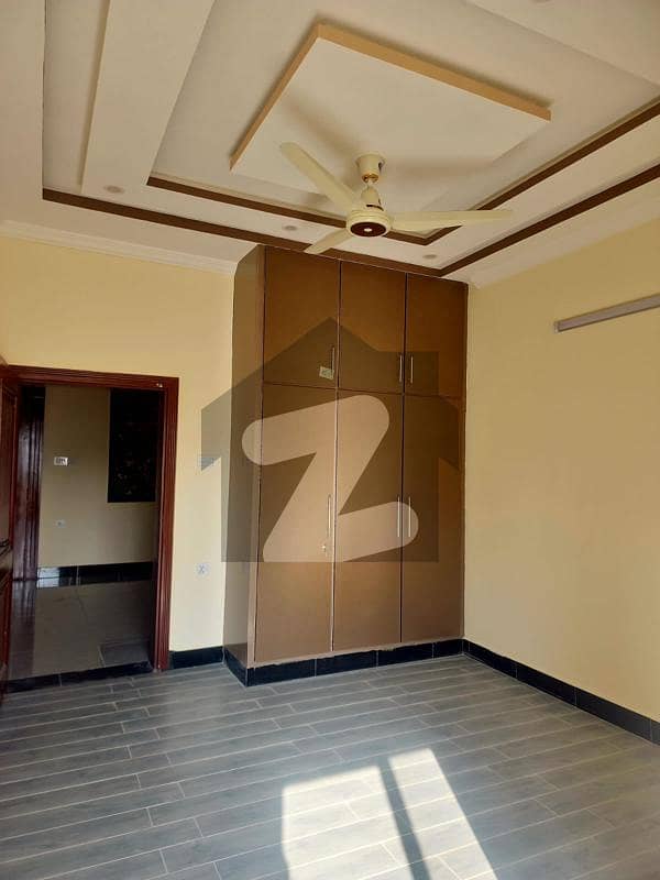 حیات آباد فیز 3 ۔ ڈی 2 حیات آباد فیز 3 حیات آباد پشاور میں 8 کمروں کا 5 مرلہ مکان 2.6 کروڑ میں برائے فروخت۔