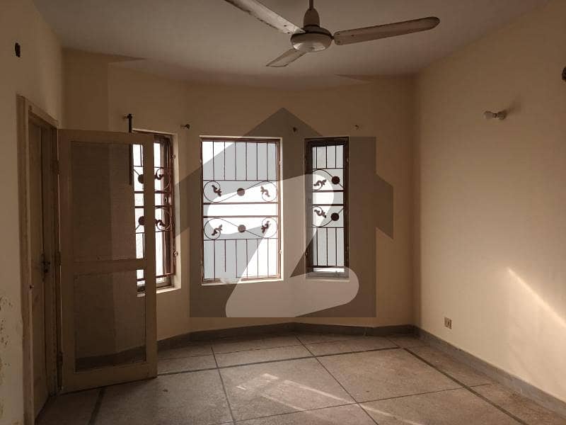 ایڈن ویلیو ہومز ایڈن لاہور میں 2 کمروں کا 3 مرلہ مکان 29 ہزار میں کرایہ پر دستیاب ہے۔