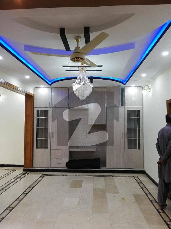 ائیرپورٹ ہاؤسنگ سوسائٹی راولپنڈی میں 5 کمروں کا 8 مرلہ مکان 65 ہزار میں کرایہ پر دستیاب ہے۔