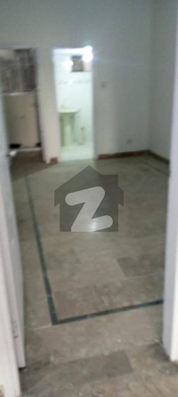 ناظم آباد - بلاک 5ڈی ناظم آباد کراچی میں 3 کمروں کا 5 مرلہ بالائی پورشن 68 لاکھ میں برائے فروخت۔