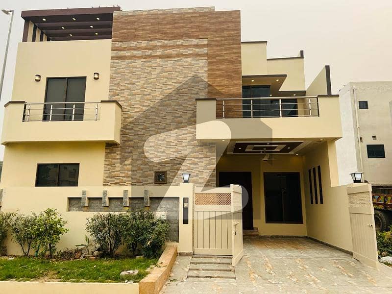 8 Marla Corner Brand New House Available For Sale