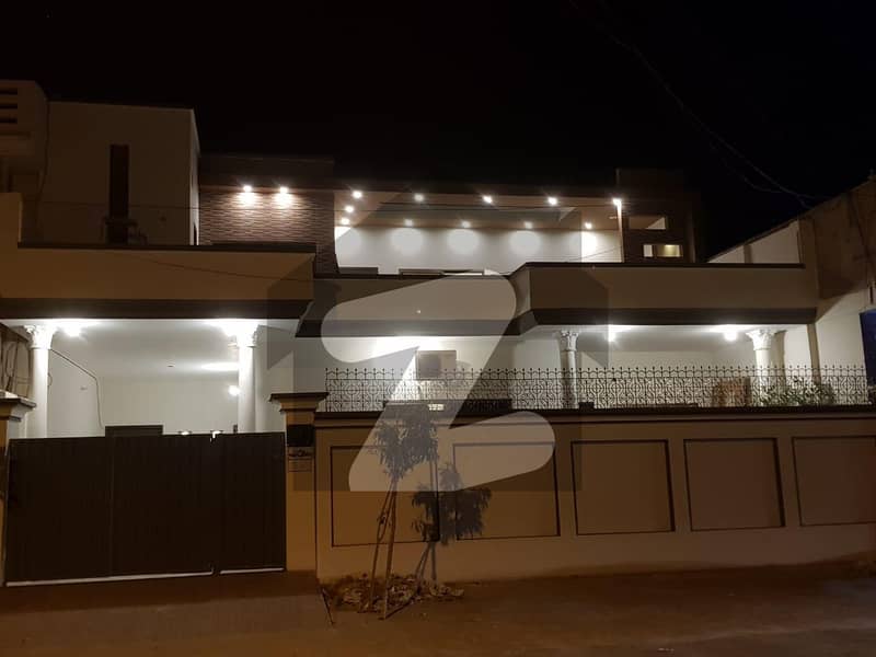 10.5 Marla House In Farid Town For sale
