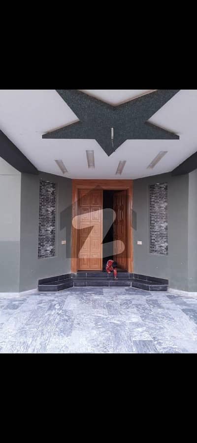 الرزاق رائلز ساہیوال میں 6 کمروں کا 10 مرلہ مکان 2.6 کروڑ میں برائے فروخت۔