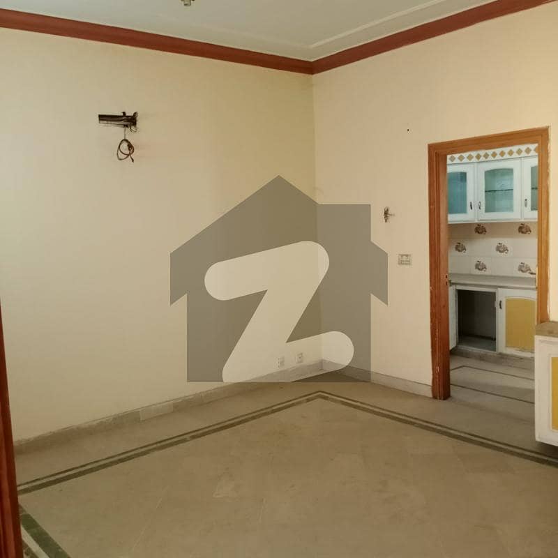 کوہ نور ٹاؤن فیصل آباد میں 6 کمروں کا 4 مرلہ مکان 75 ہزار میں کرایہ پر دستیاب ہے۔