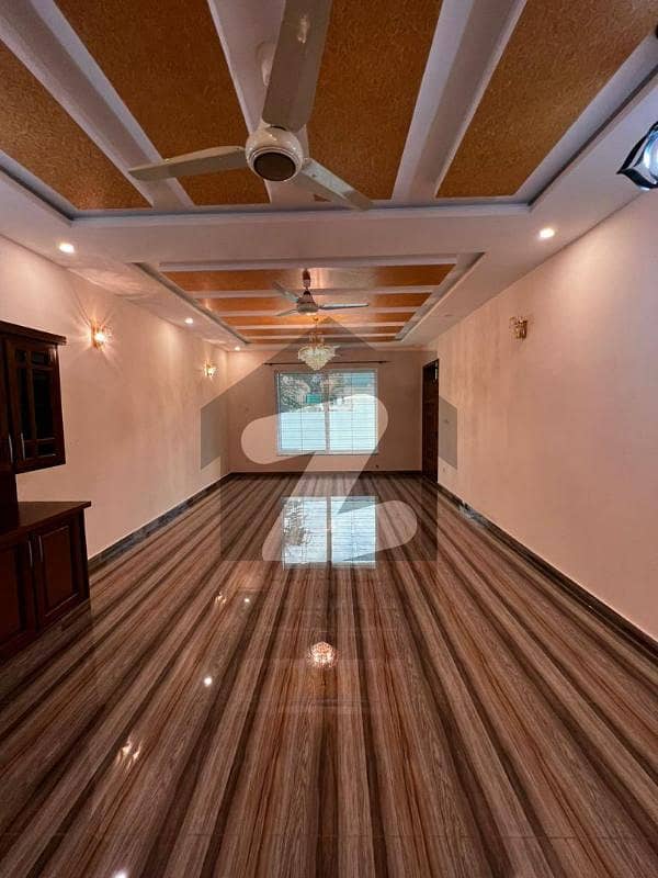 ایف ۔ 6 اسلام آباد میں 6 کمروں کا 16 مرلہ مکان 18.5 کروڑ میں برائے فروخت۔