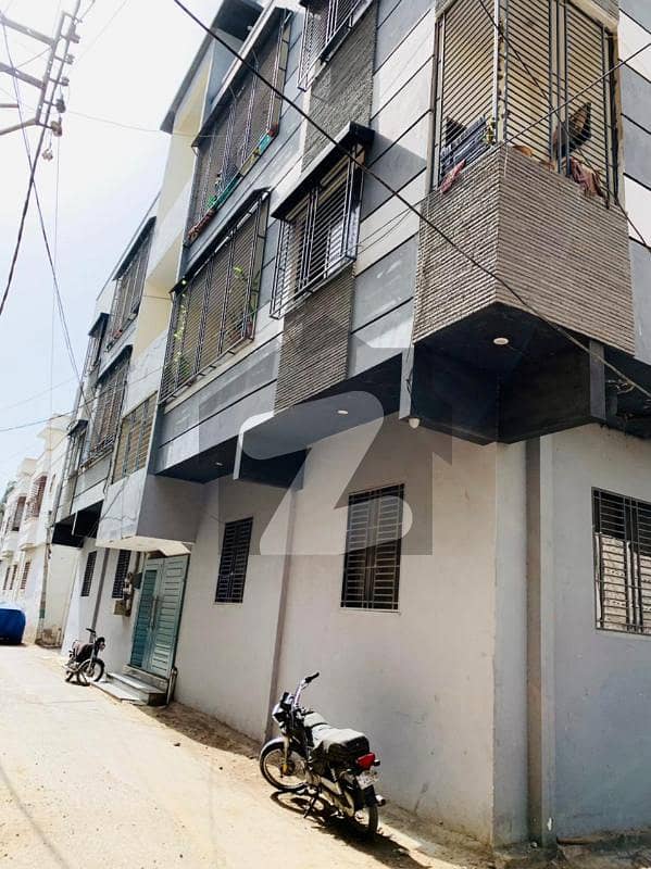 پی آئی بی کالونی کراچی میں 4 کمروں کا 5 مرلہ فلیٹ 1.2 کروڑ میں برائے فروخت۔