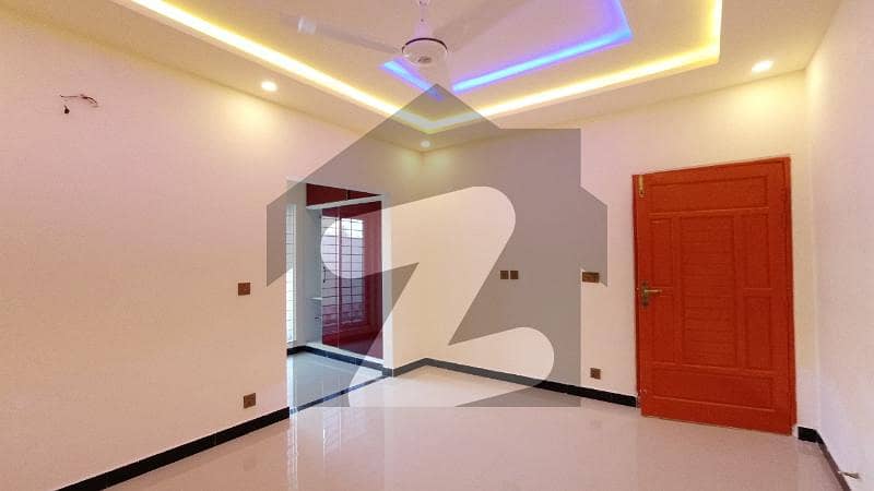گلبرگ ریزیڈنشیا - بلاک آئ گلبرگ ریزیڈنشیا گلبرگ اسلام آباد میں 5 کمروں کا 10 مرلہ مکان 1.7 لاکھ میں کرایہ پر دستیاب ہے۔